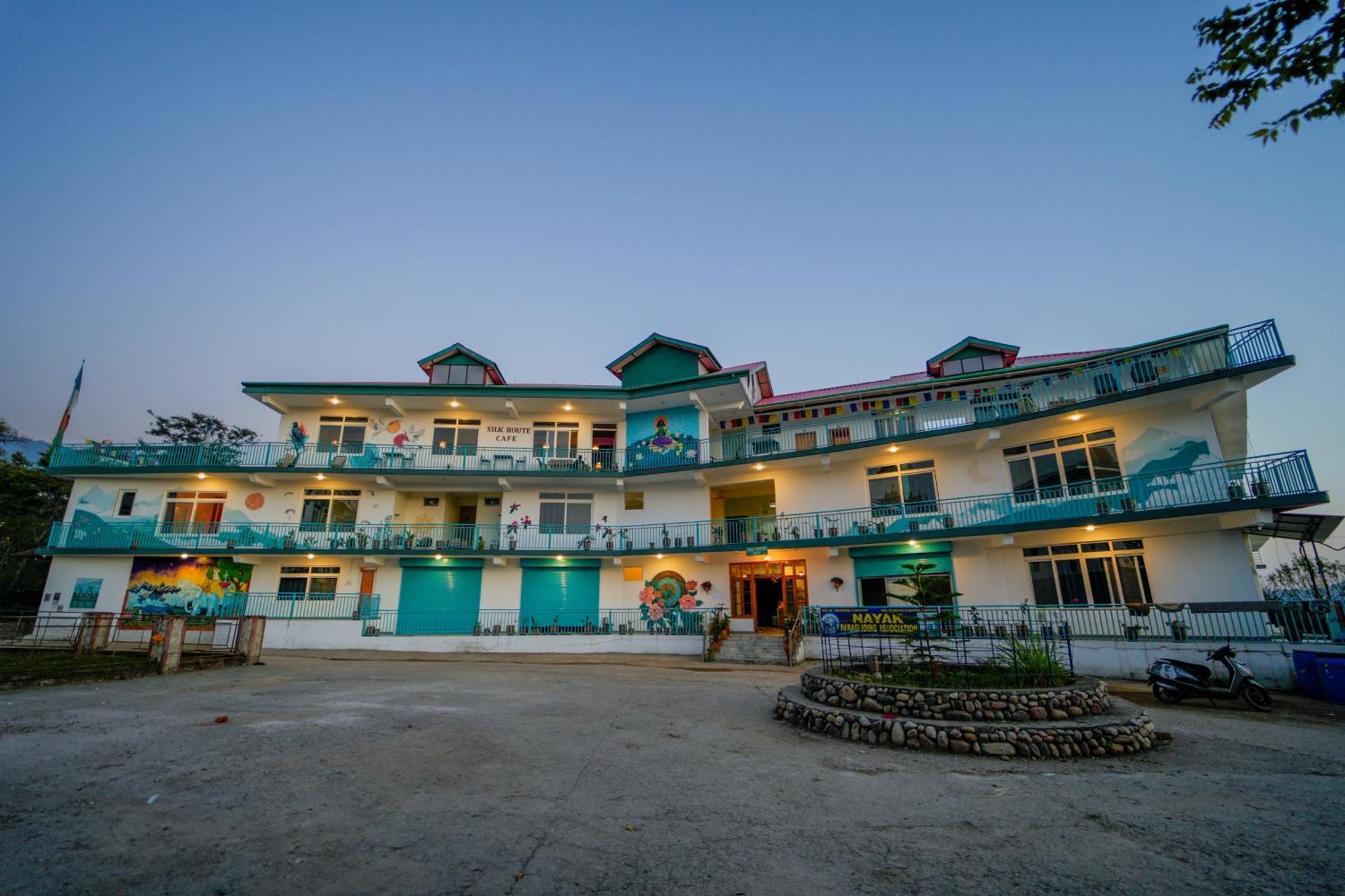 Отель Chokling Arthouse - The Treasure Of Himalayas Бир Экстерьер фото